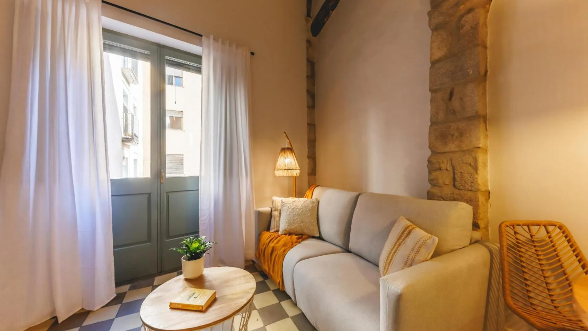 Bravissimo Calderers La Lleona, Heart Of The Barri Vell Apartment Girona